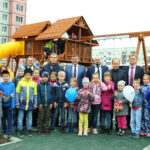 Установка детской площадки в Ноябрьске, жилой комплекс