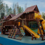 Установка детской площадки в Ленинградской области, коттеджный поселок