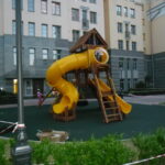 Установка детской площадки в Санкт-Петербурге, жилой комплекс комфорт класса