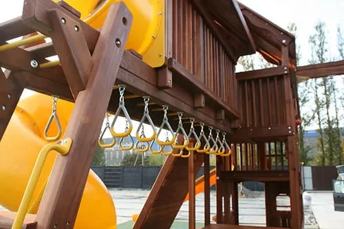 Крепления, горки и цепи Rainbow Play Systems: безопасность